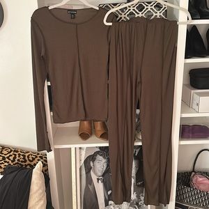 NWOT: PrettyLittleThing Matching Set Brown Ribbed Long Sleeve (4) & Pants (6)